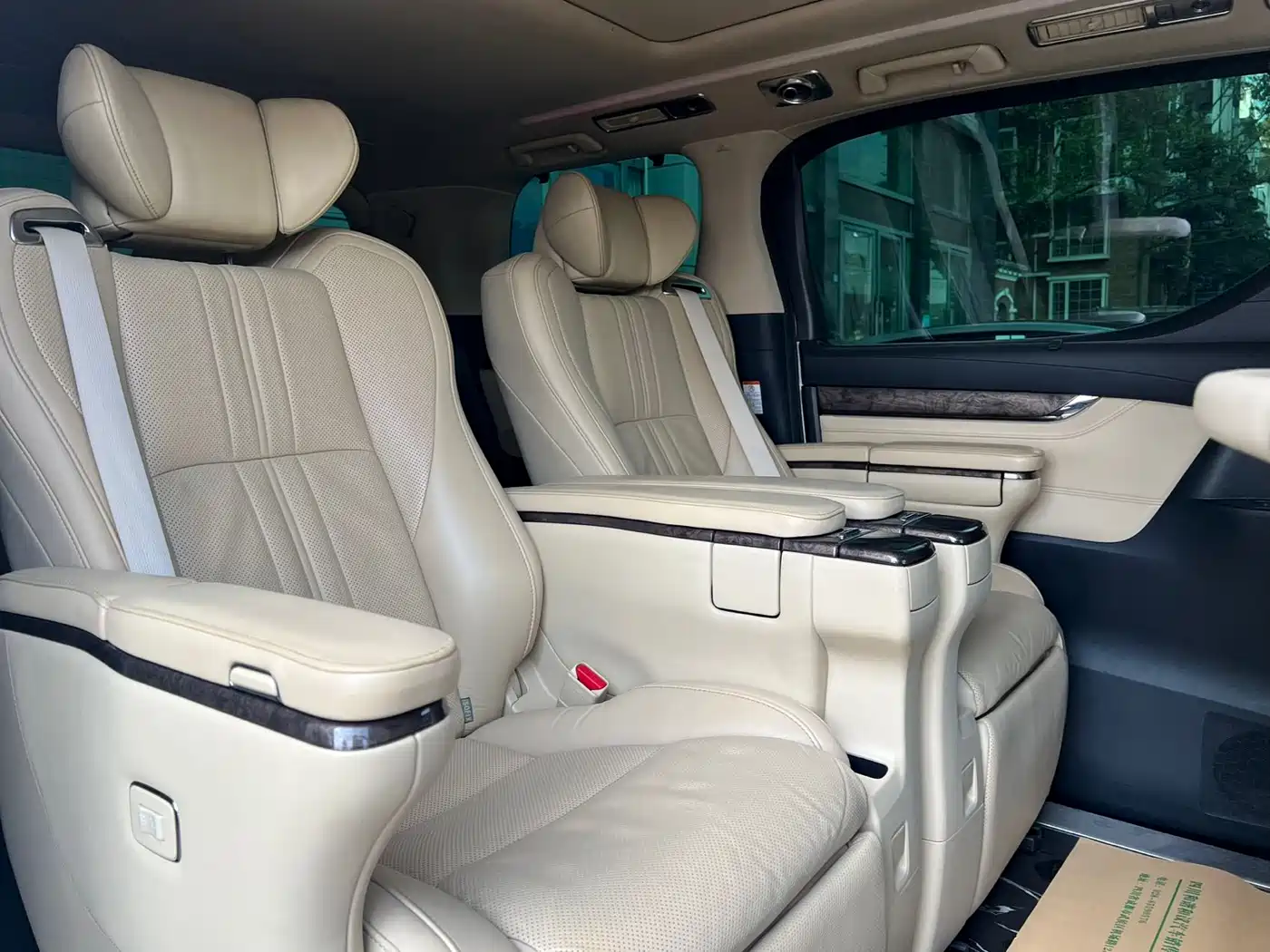 Toyota Alphard 2020 Hybrid 2.5L Premium Edition фото 7