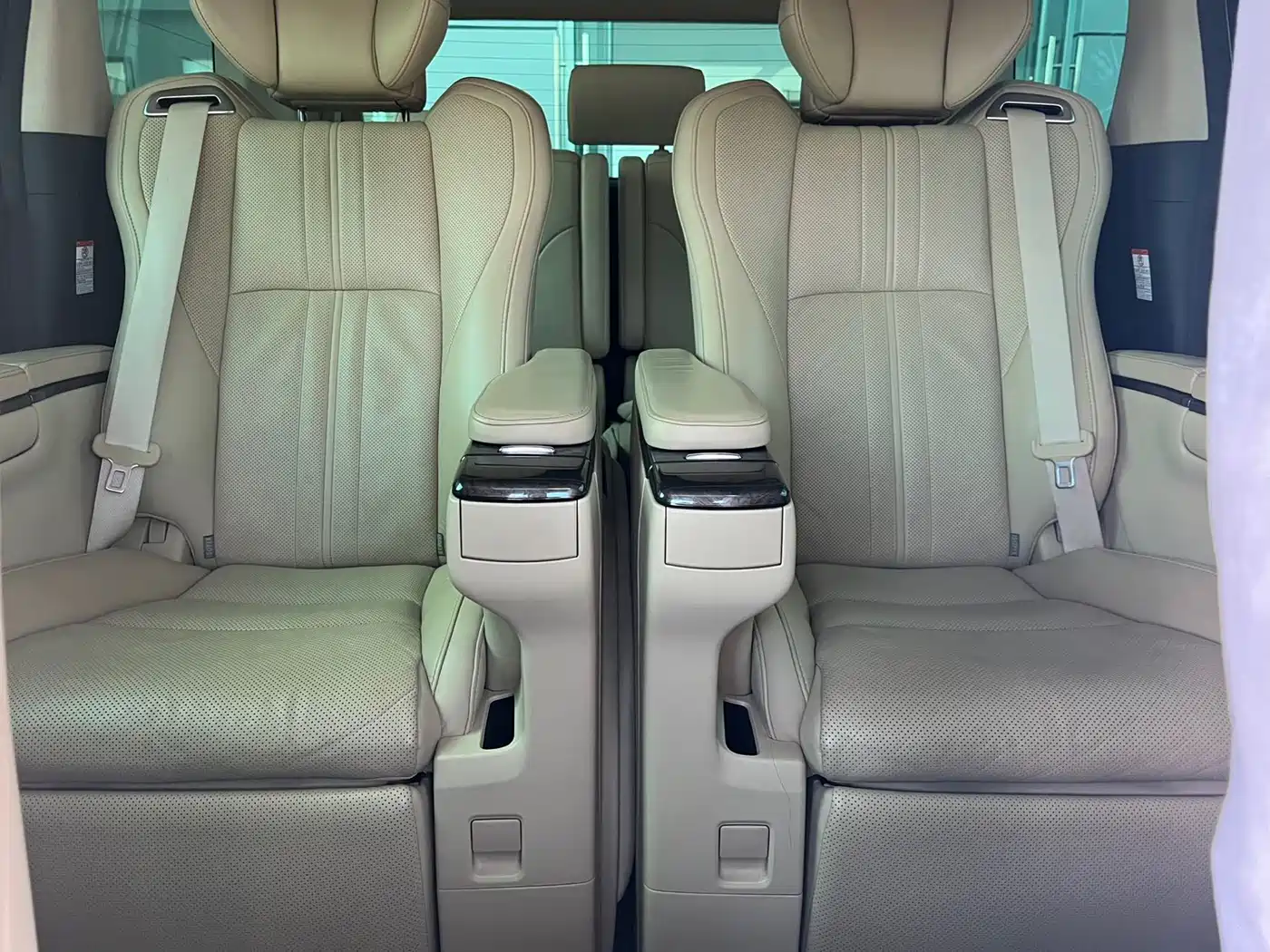 Toyota Alphard 2020 Hybrid 2.5L Premium Edition фото 14