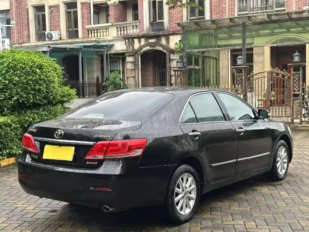 Фото 4 - Toyota Camry