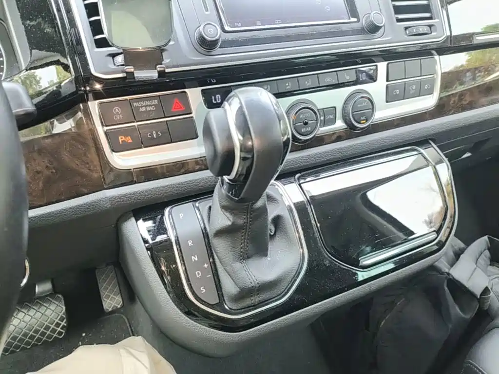 Volkswagen Multivan 2019 2018 2.0TSI 2WD Luxury Edition 7-Seater
