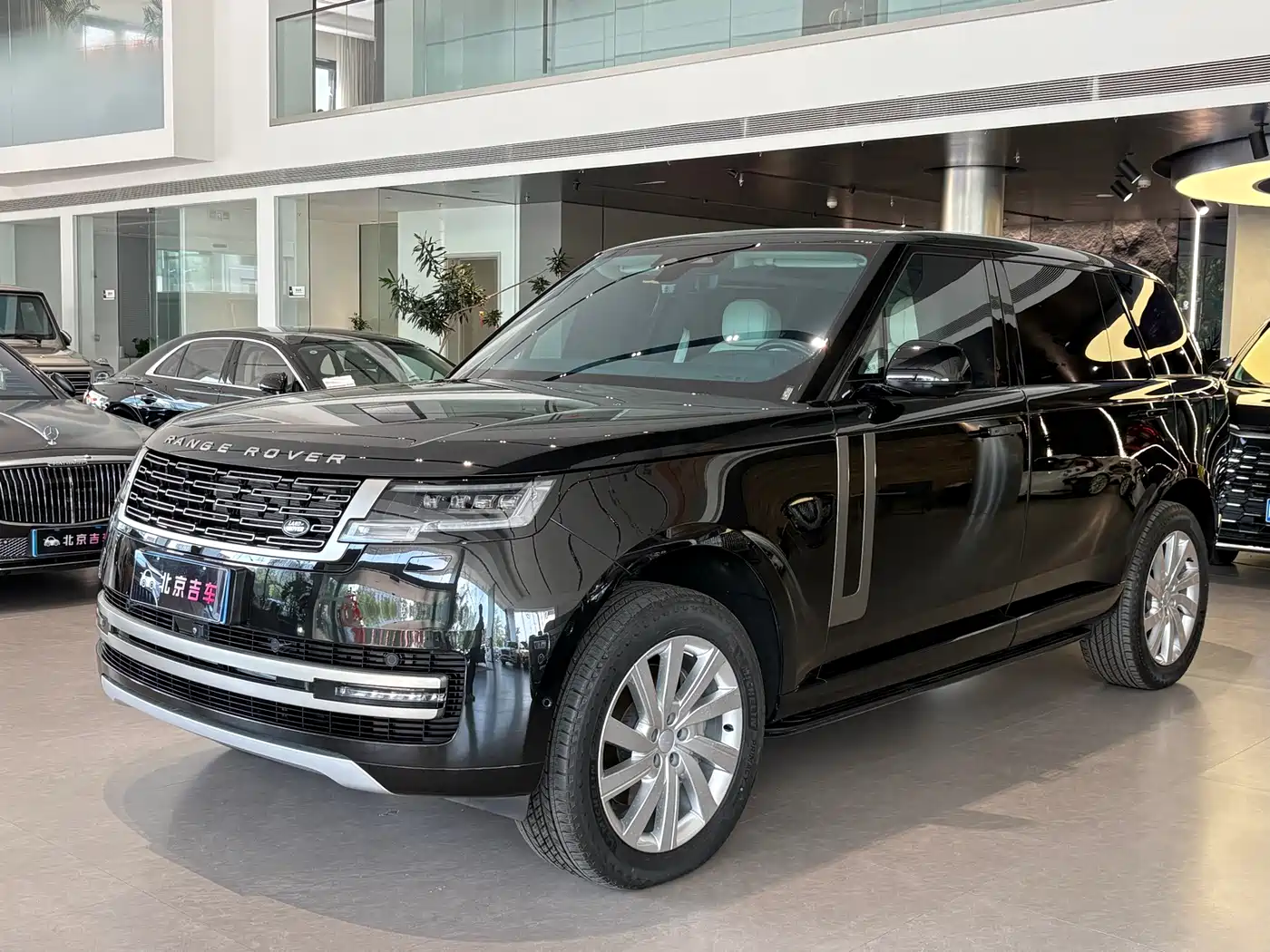 Land Rover Range Rover 2024 3.0 L6 400PS Golden Age Extended 7-Seater