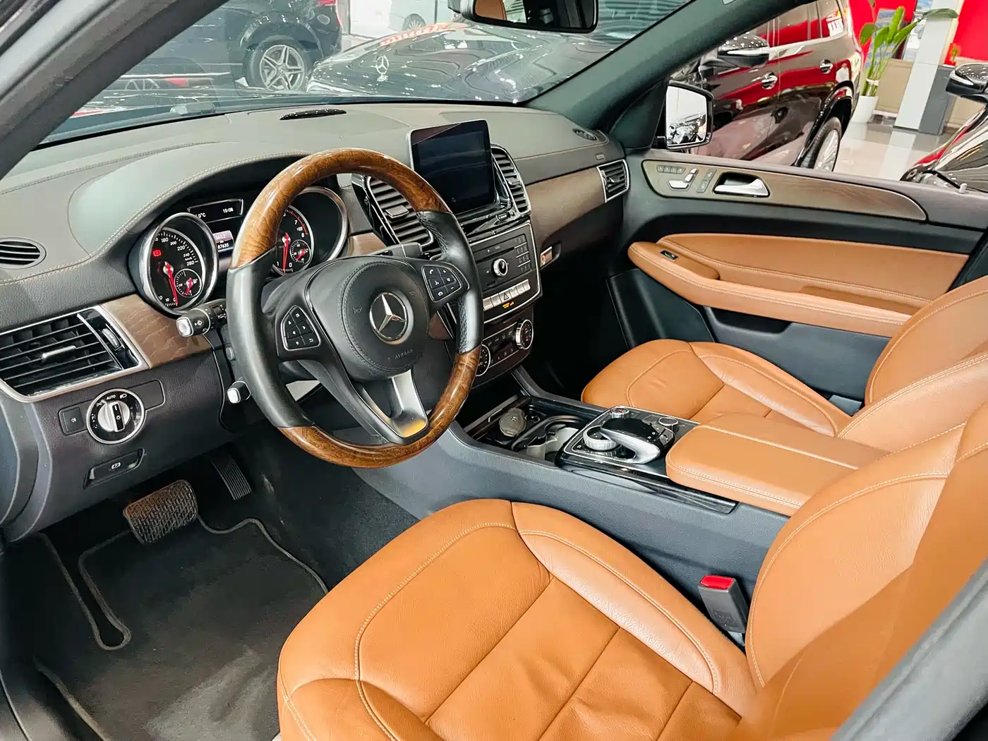 Mercedes-Benz GLS 2016 GLS 400 4MATIC Luxury фото 10