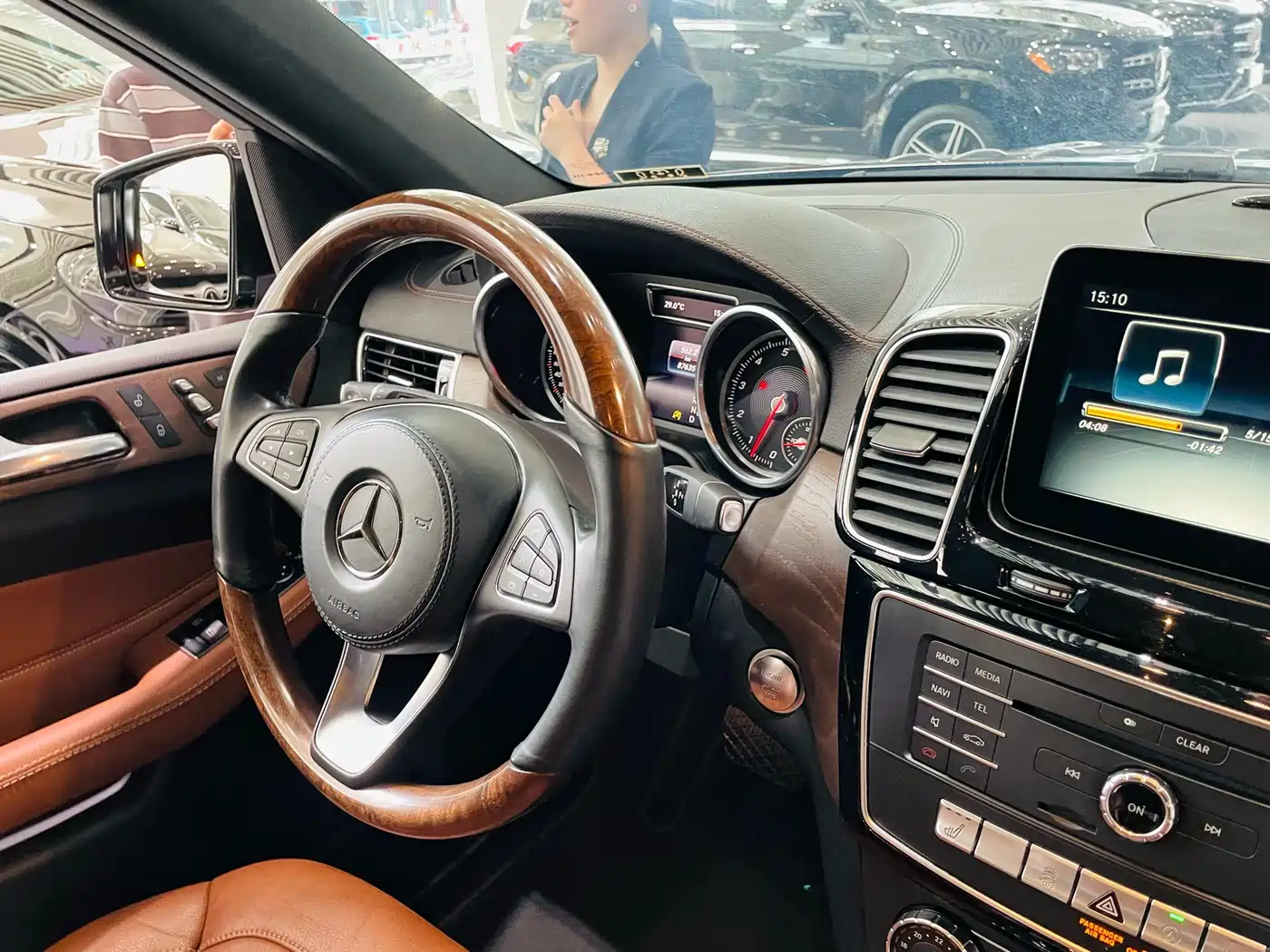 Mercedes-Benz GLS 2016 GLS 400 4MATIC Luxury фото 21