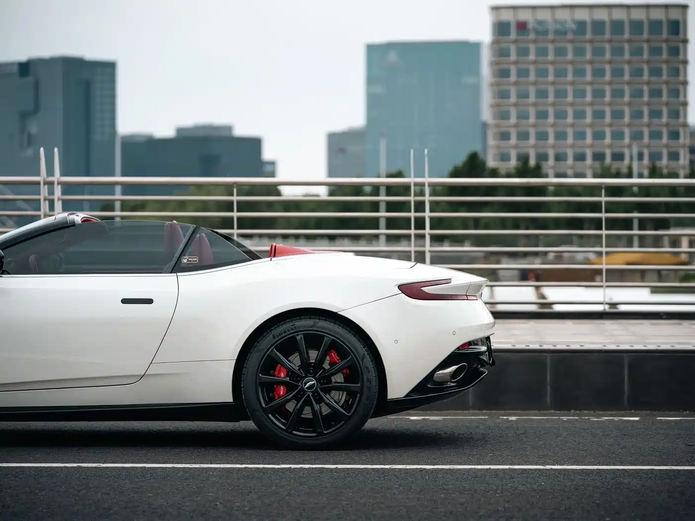 Aston Martin DB11 2019 4.0T V8 Volante фото 11
