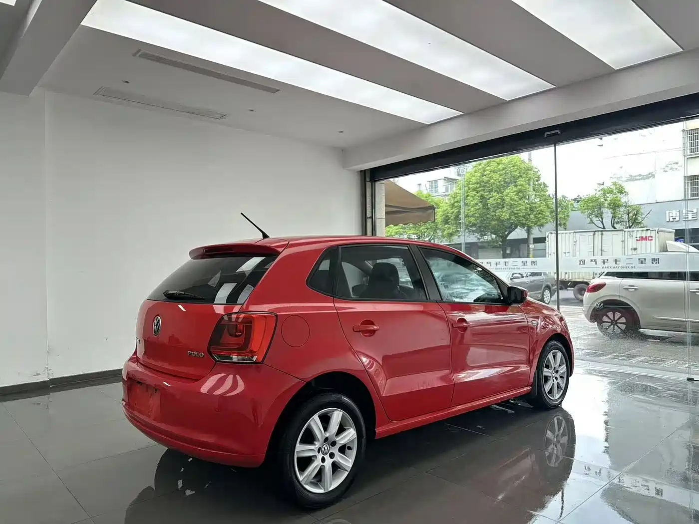 Volkswagen Polo 2013 1.4L Automatic Comfort Edition фото 9