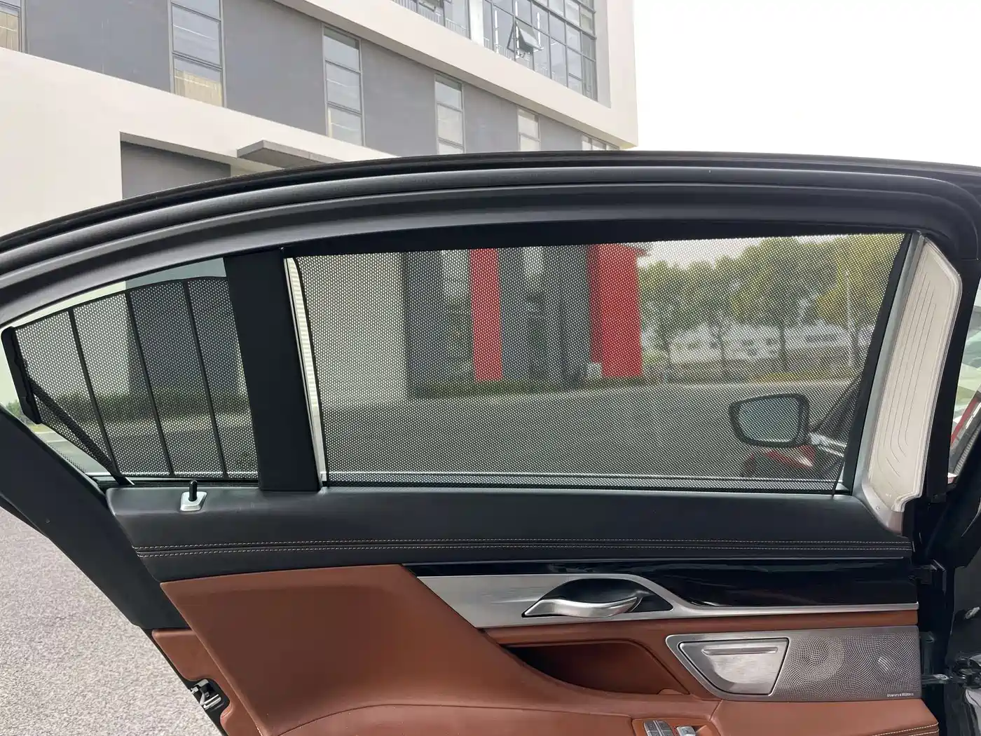 BMW 7 Series 2017 750Li xDrive Personalized Custom Edition 5-Seater фото 20