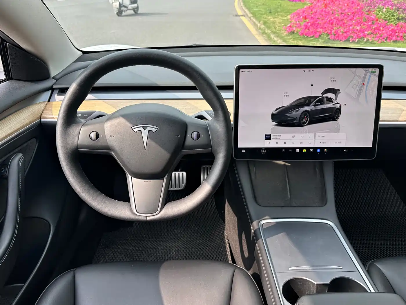 TESLA MODEL 3