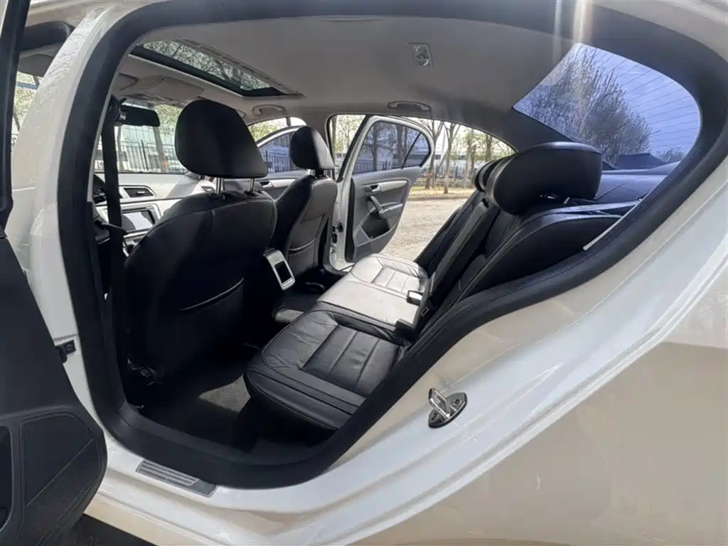 Volkswagen Lavida 2013 Facelift Classic 1.6L Automatic Comfort фото 17