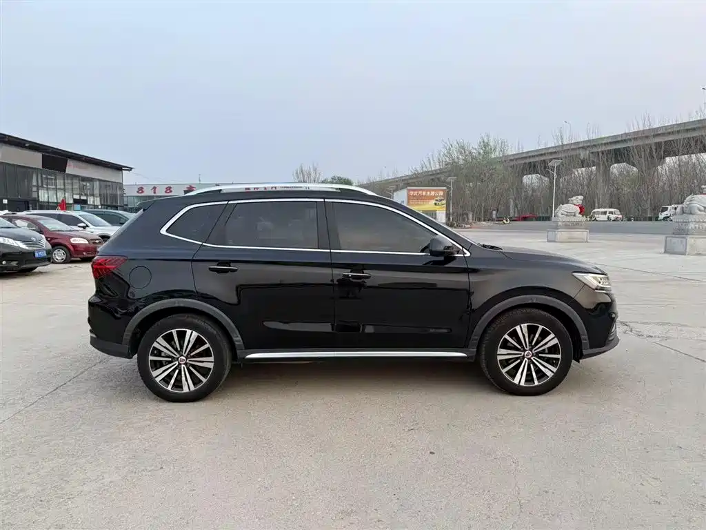 ROEWE RX5 NEW ENERGY