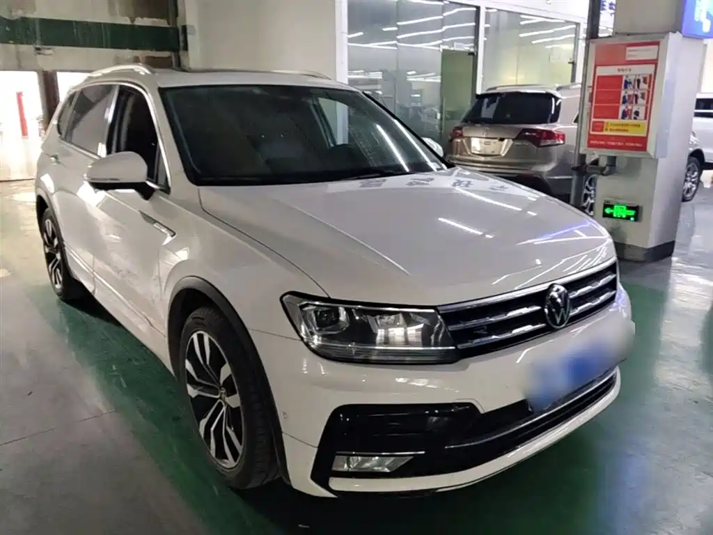 Volkswagen Tiguan L 2021 330TSI Automatic 2WD R-Line Premium фото 4
