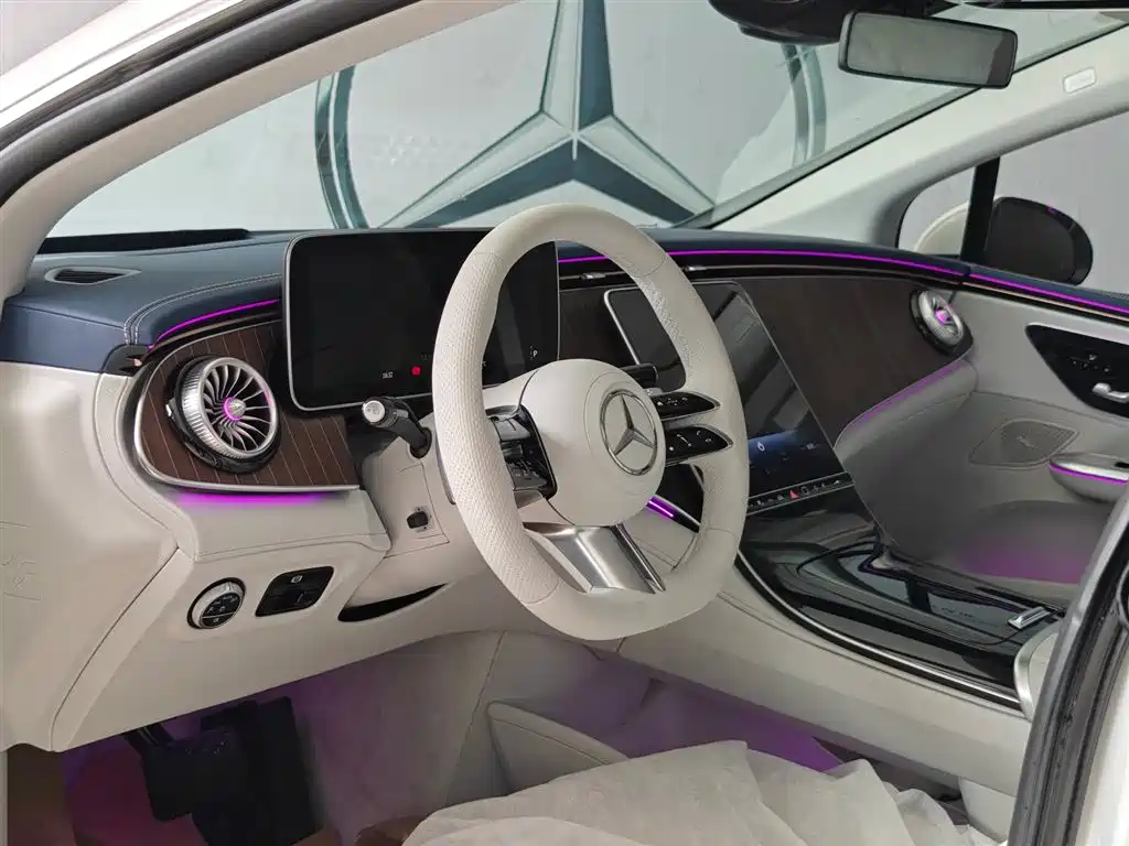 Mercedes-Benz EQE 2025 Model 500 4MATIC Luxury Edition фото 3