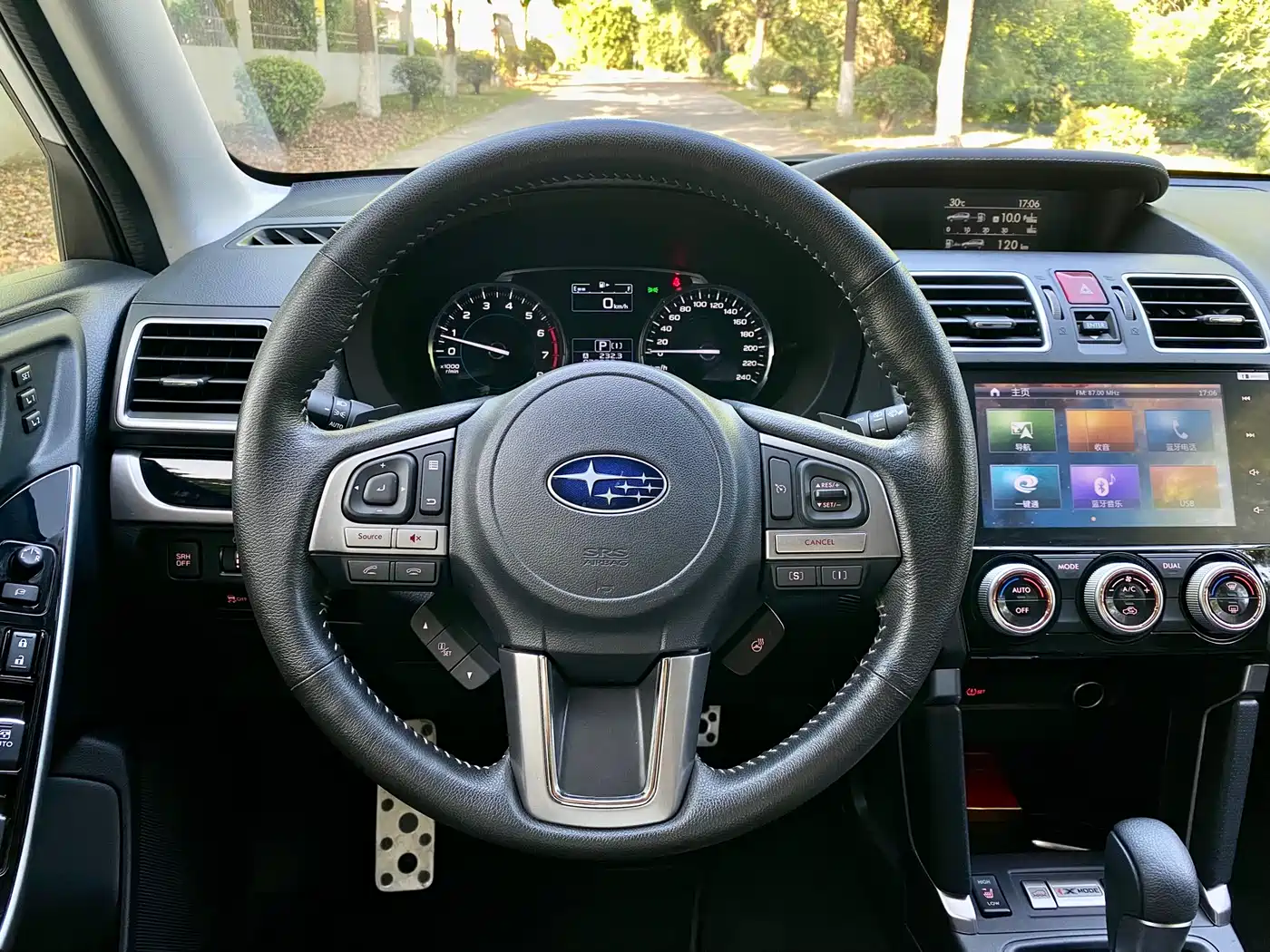 Subaru Forester 2016 2.5i Prestige Navigation Edition фото 7