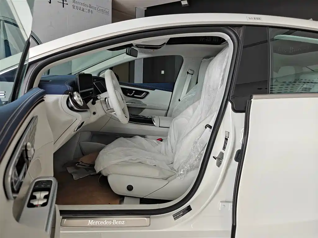 Mercedes-Benz EQE 2025 Model 500 4MATIC Luxury Edition фото 2