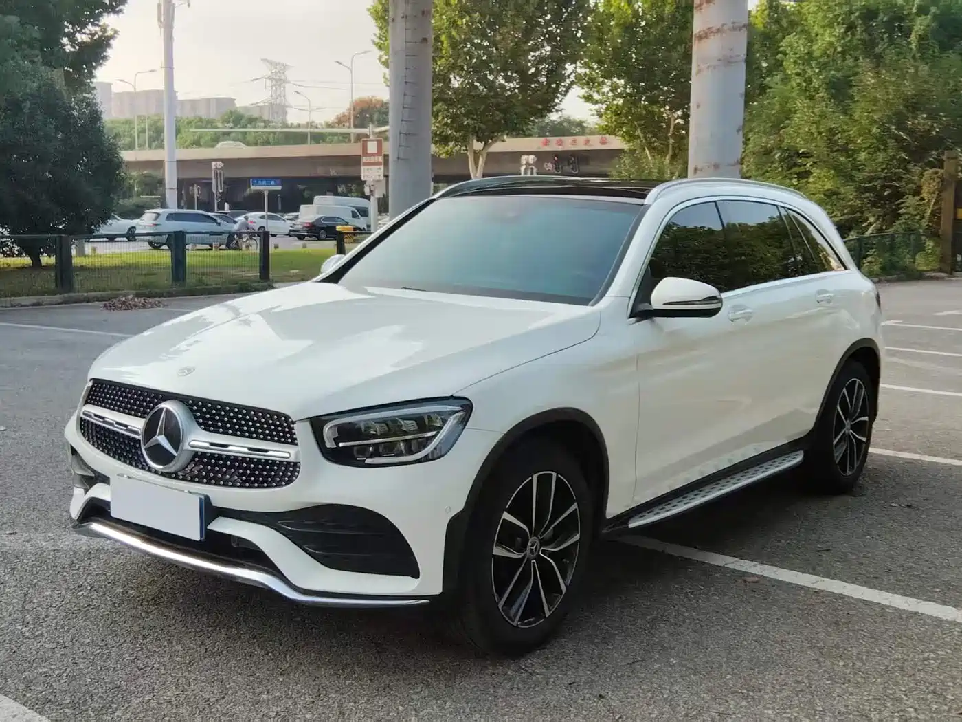 Photo 1 - Mercedes-Benz GLC