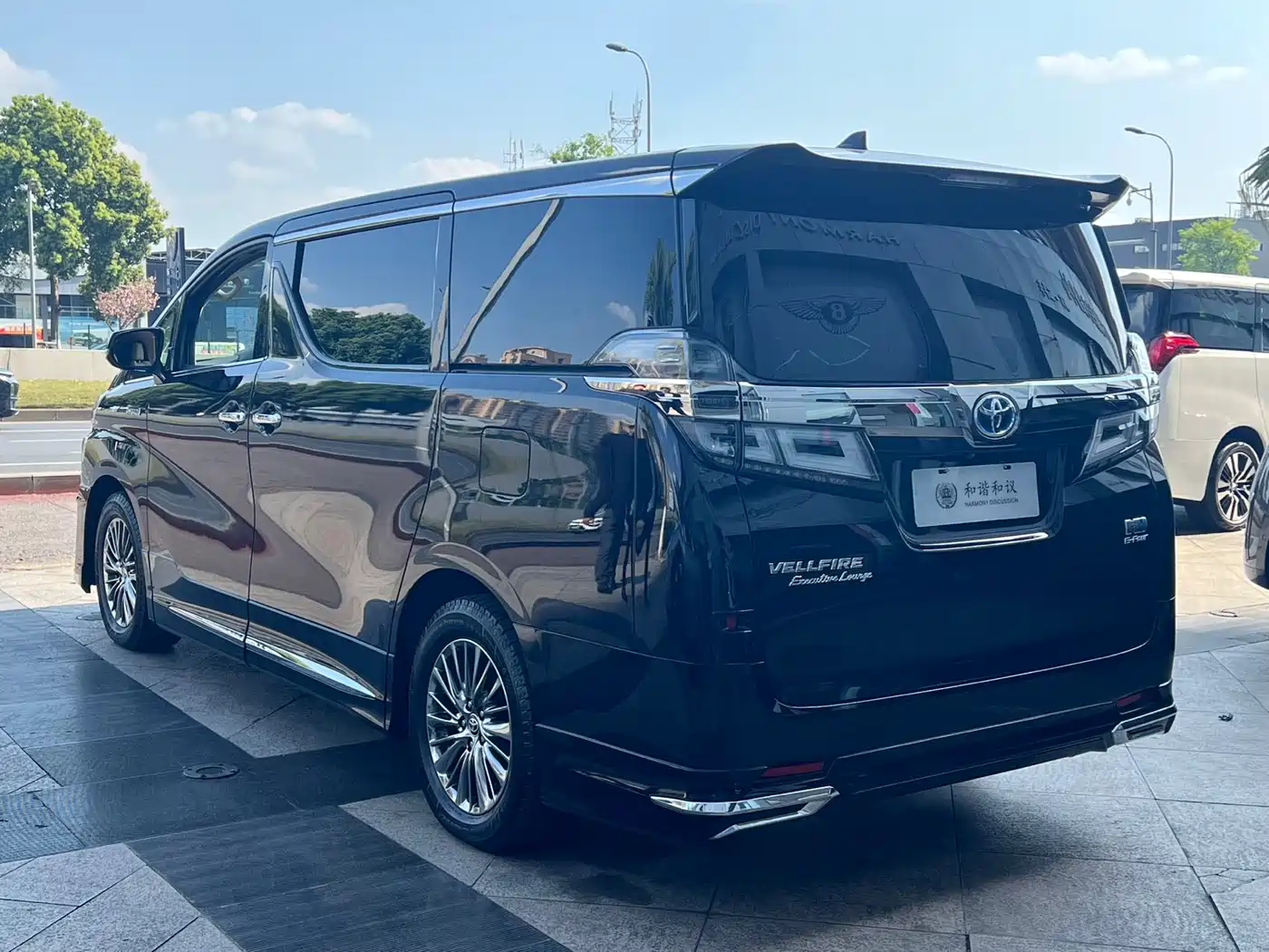 Toyota Vellfire 2020 Twin Engine 2.5L HV Premium Edition фото 13