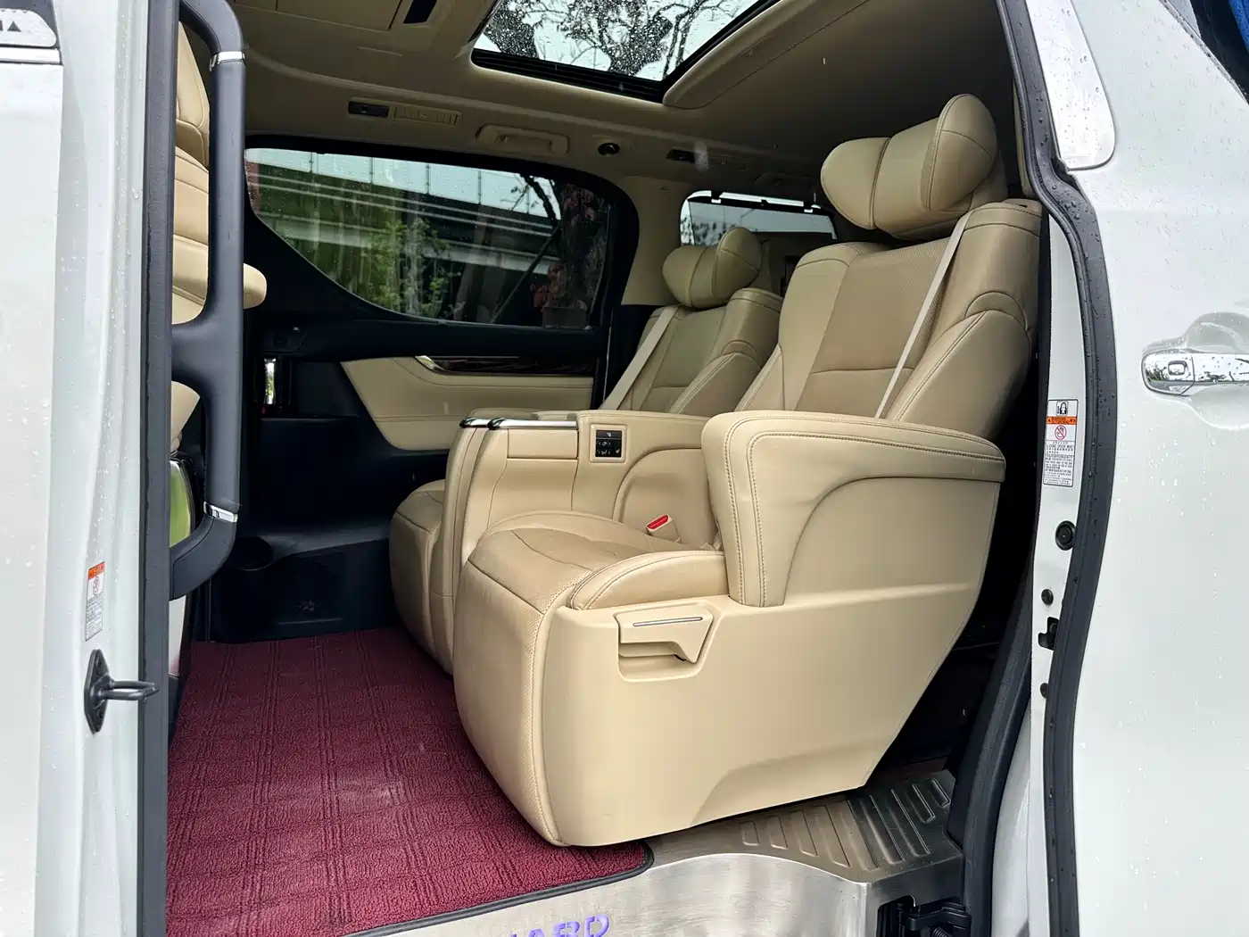 Toyota Alphard 2019 Hybrid 2.5L Luxury фото 8