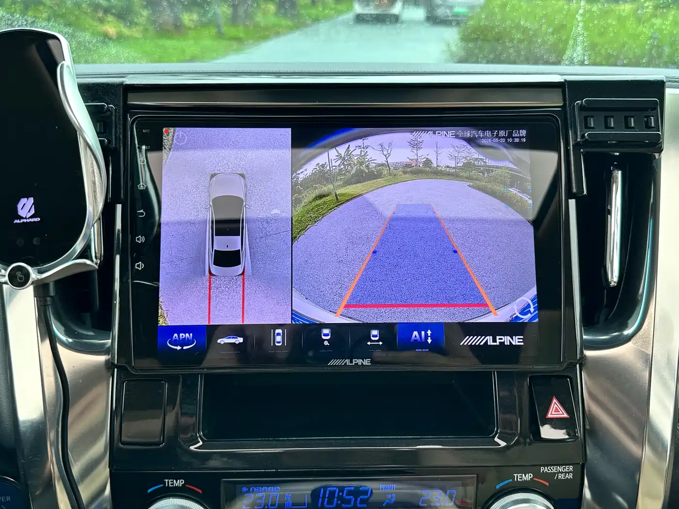 Toyota Alphard 2019 Hybrid 2.5L Luxury фото 11
