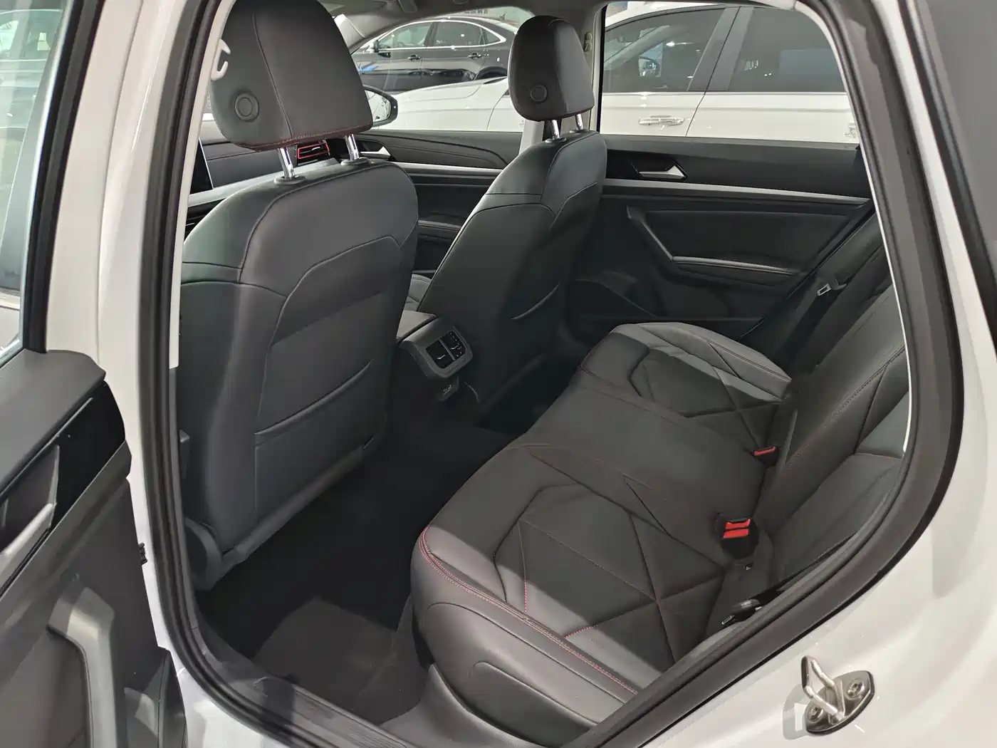 Volkswagen Lavida 2024 Model 300TSI DSG Starlight Leading Edition фото 7