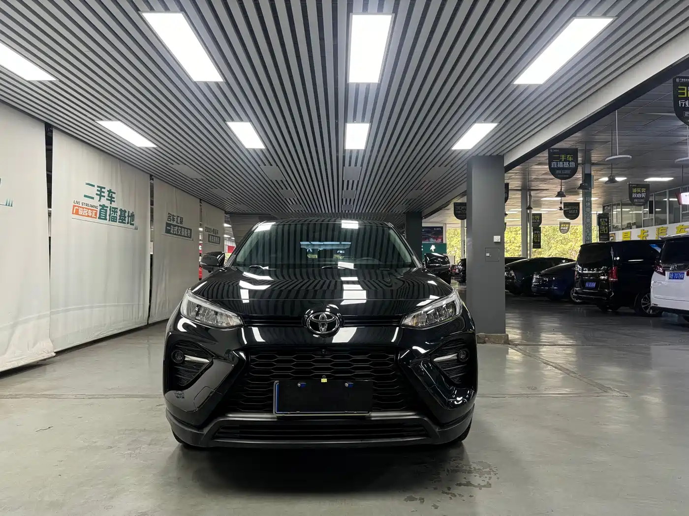 Toyota Wildlander 2022 2.0L CVT FWD Leading Edition фото 2