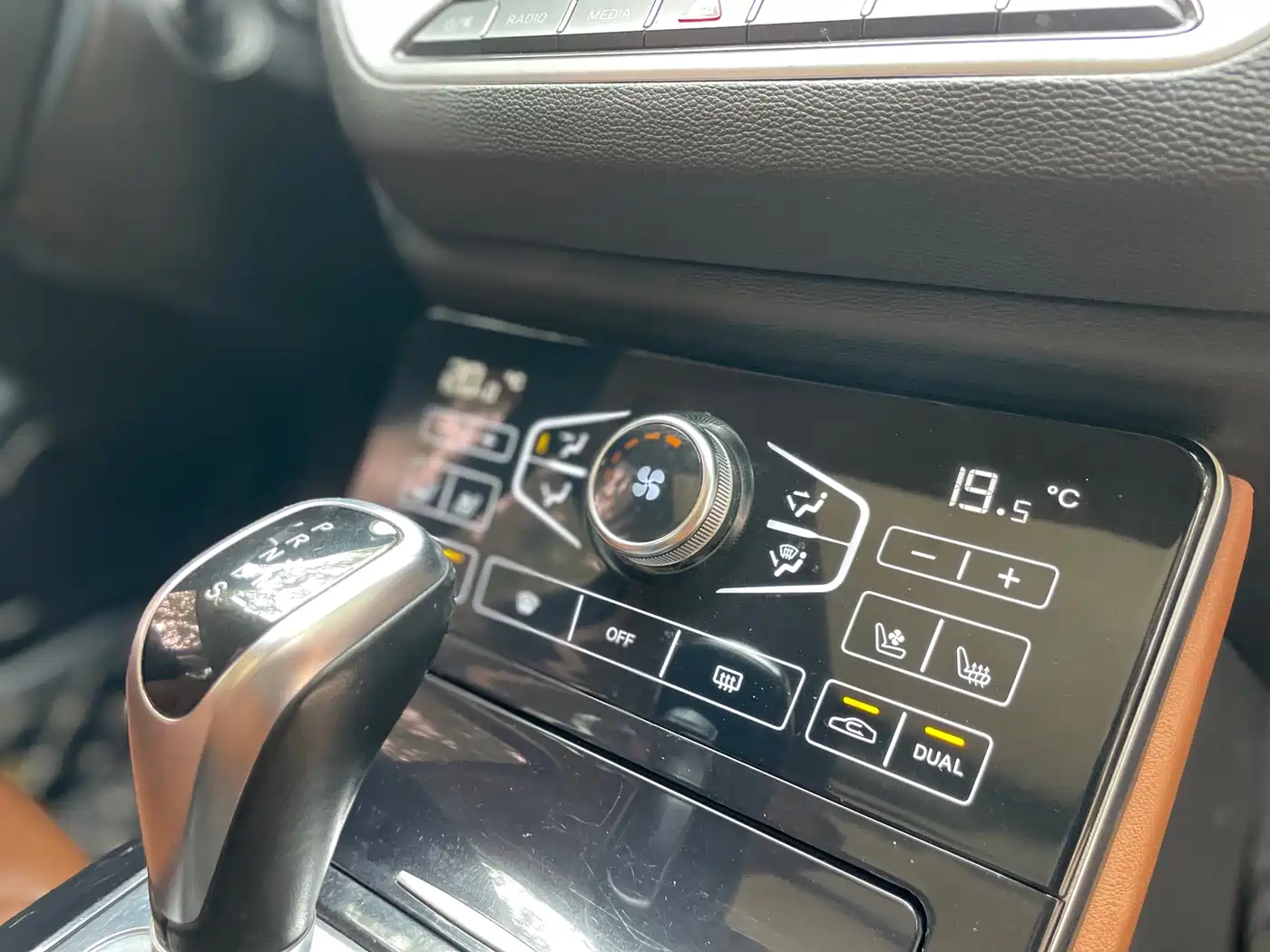 Hongqi H5 2018 Model 30TD Smart Connect Royal 60th Anniversary Edition фото 9