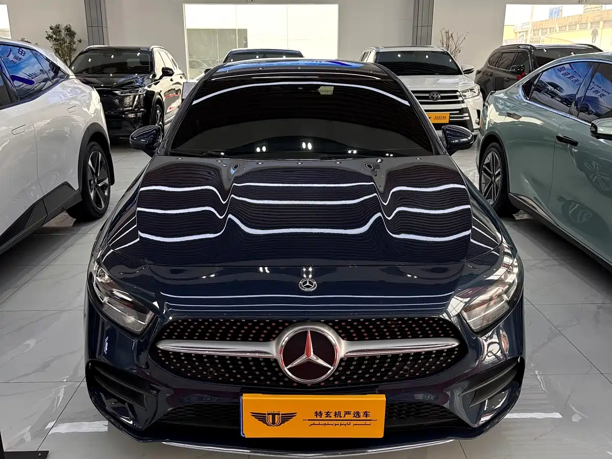 Mercedes-Benz A-Class 2019 A 180 L Sport Sedan фото 2