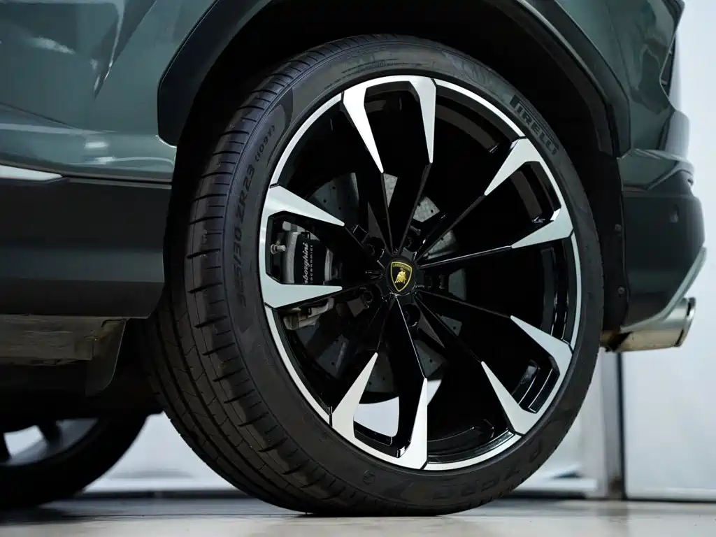 Фото 25 - Lamborghini Urus