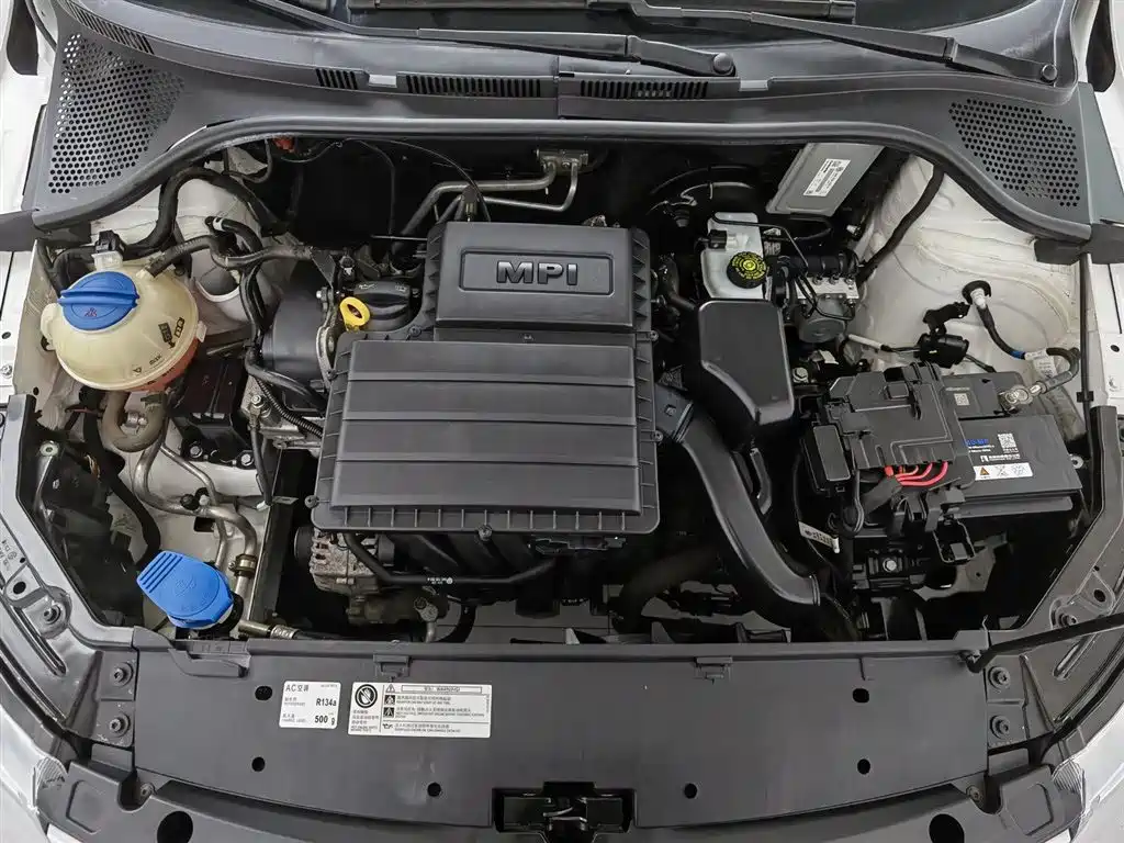 Škoda Skoda Rapid Spaceback 2016 Facelift 1.6L Manual Innovation Edition фото 6