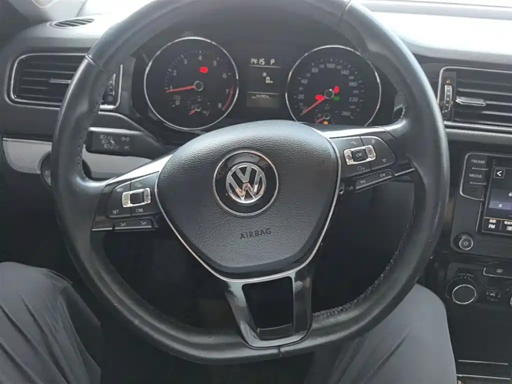Volkswagen Sagitar 2017 230TSI Automatic Comfort фото 11