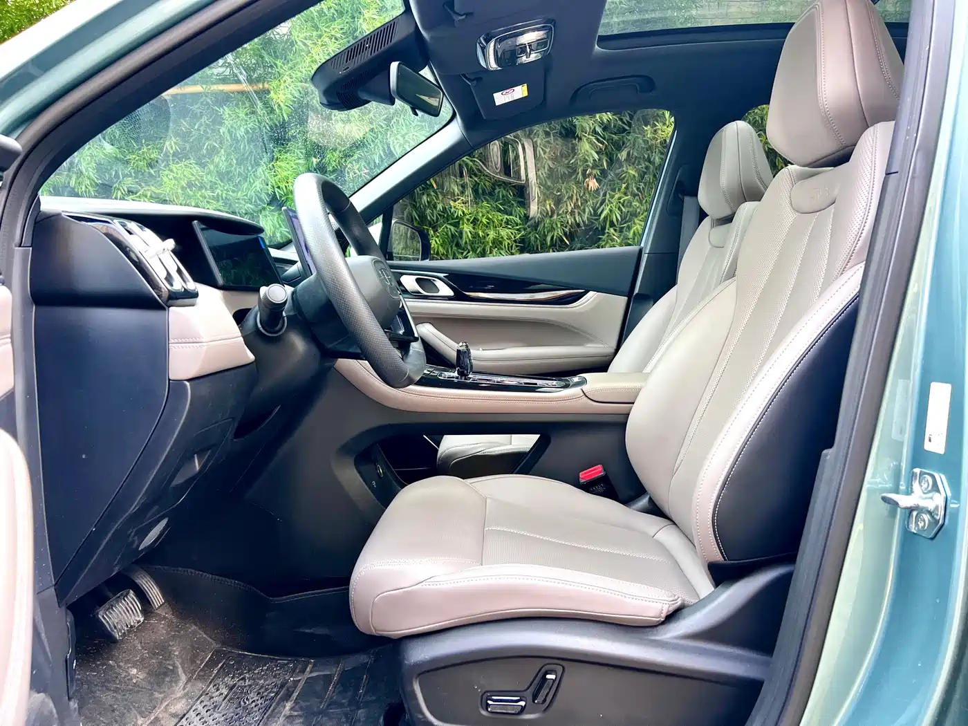 Фото 9 - Geely Boyue L