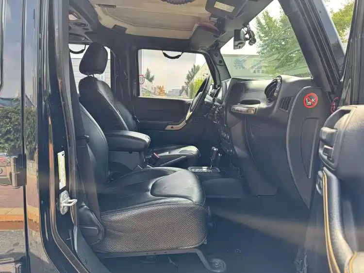 Фото 7 - Jeep Wrangler