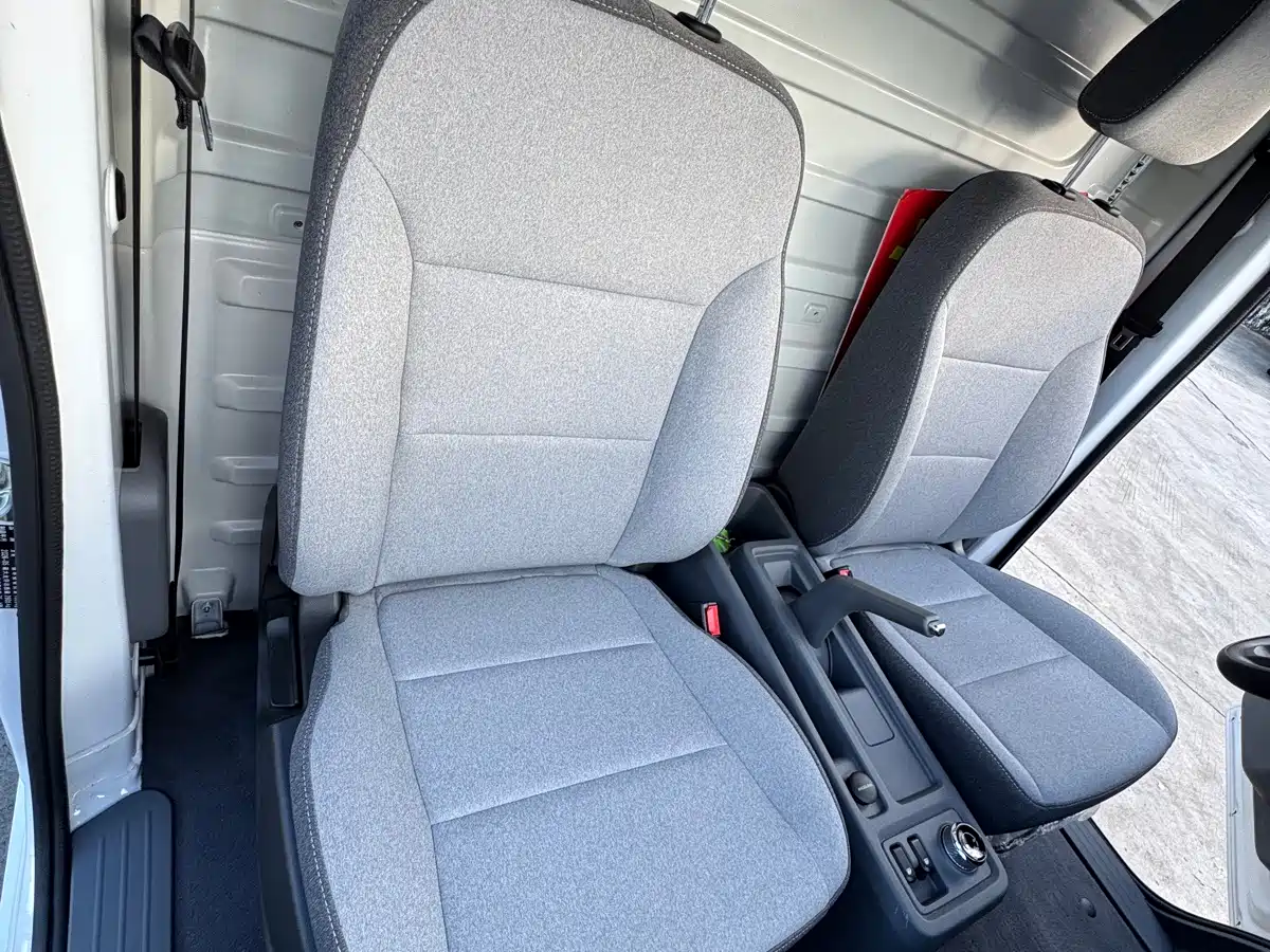 Wuling Motors Wuling Yangguang 2026 2024 Model 300km Comfort Enclosed Window Version 75kW