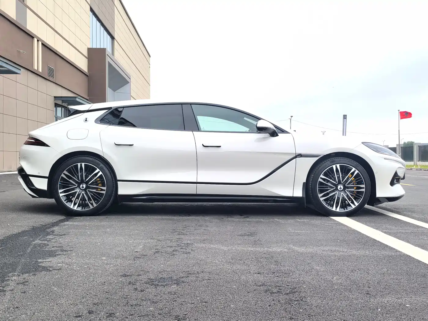 Denza Z9GT 2024 1100 AWD Ultra Edition фото 7