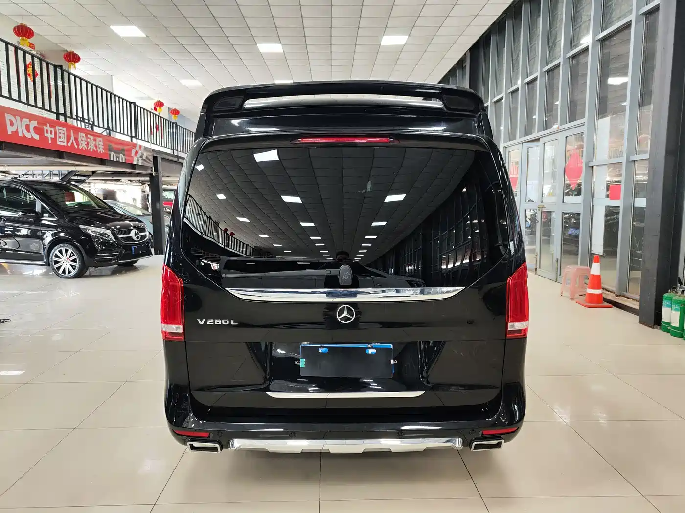 Mercedes-Benz V-Class 2018 V 260 L Premium Long Wheelbase Edition China VI фото 37