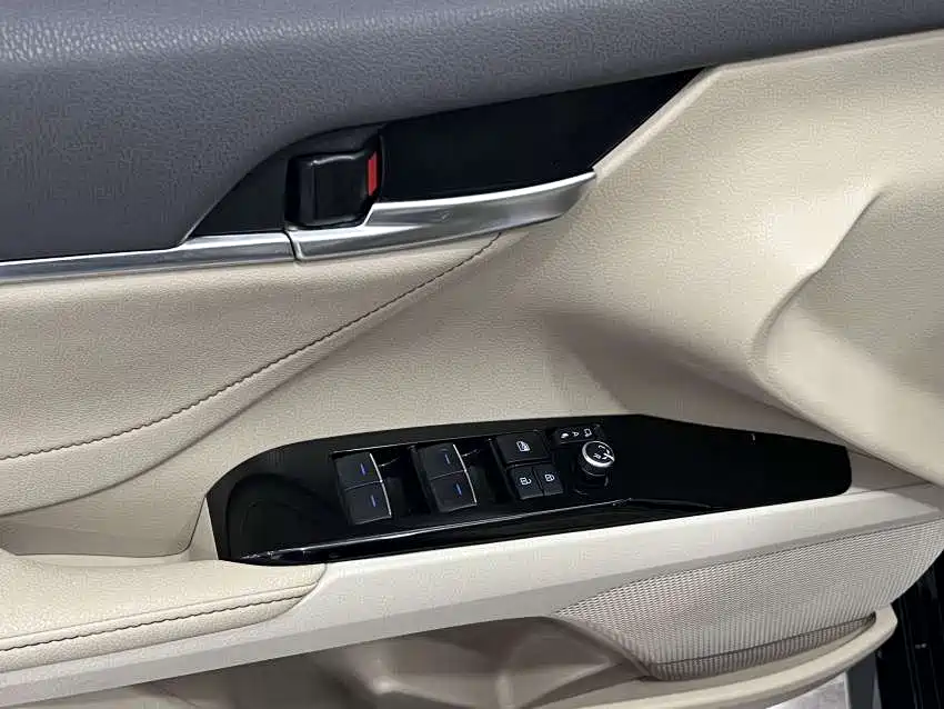 Toyota Camry 2021 2.0G Luxury Edition фото 18