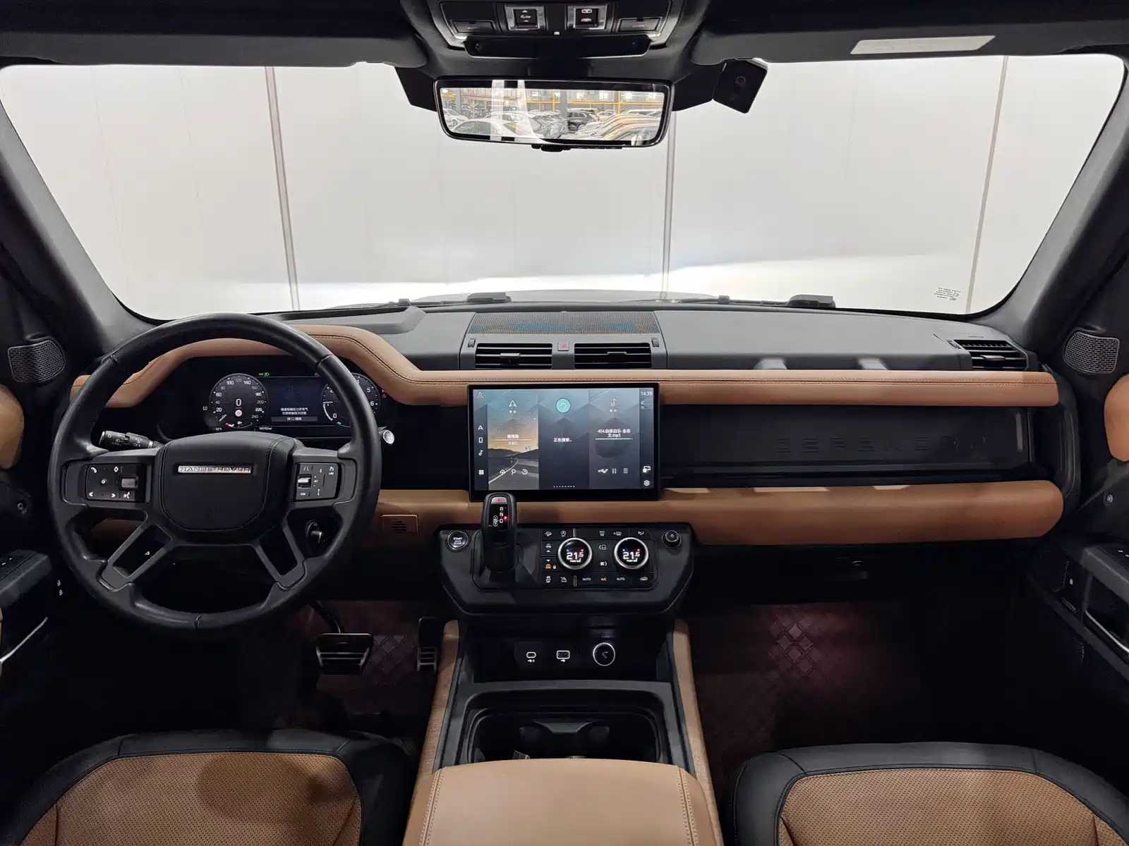 Photo 12 - Land Rover Defender