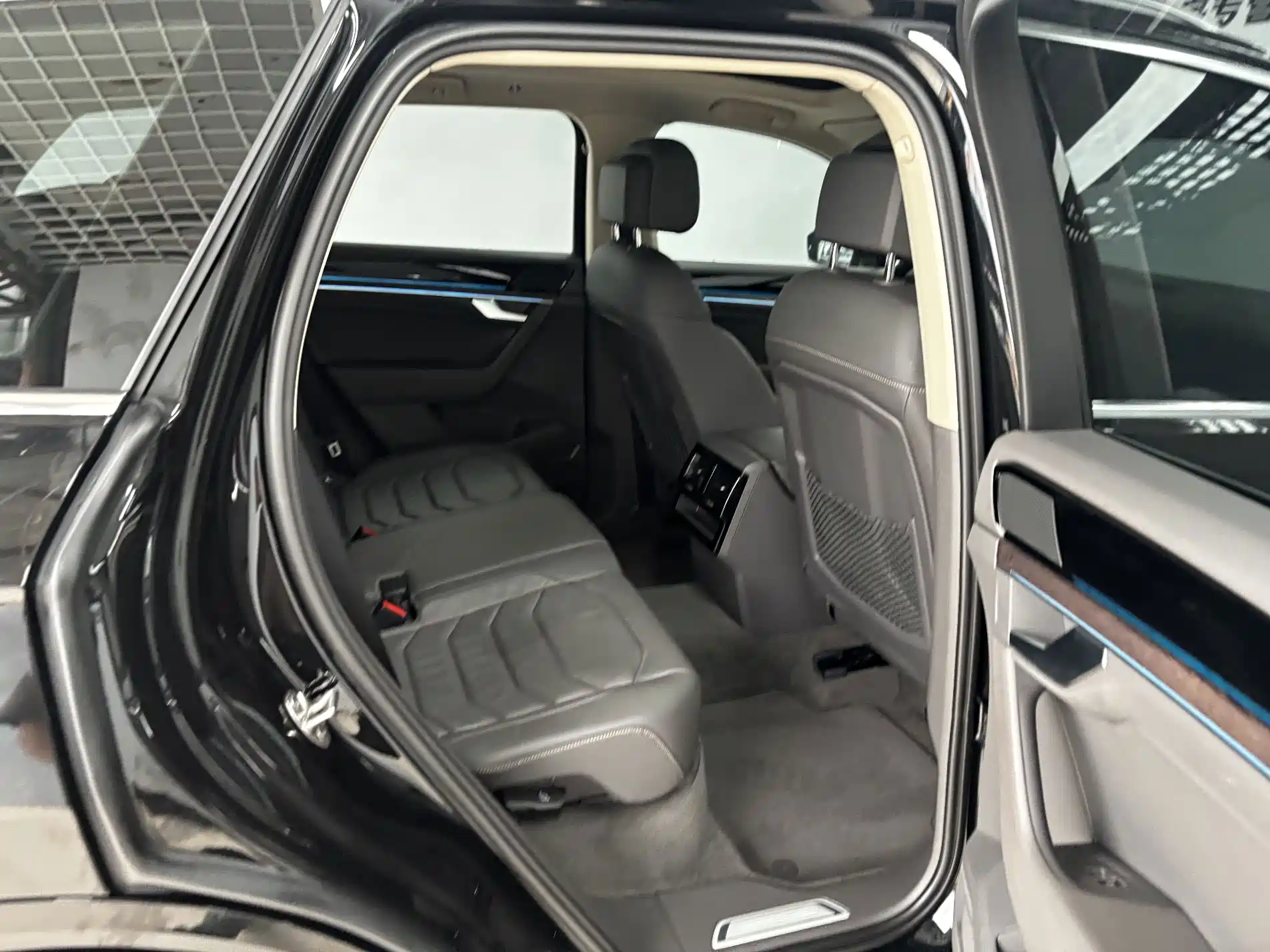 Фото 24 - Volkswagen Touareg
