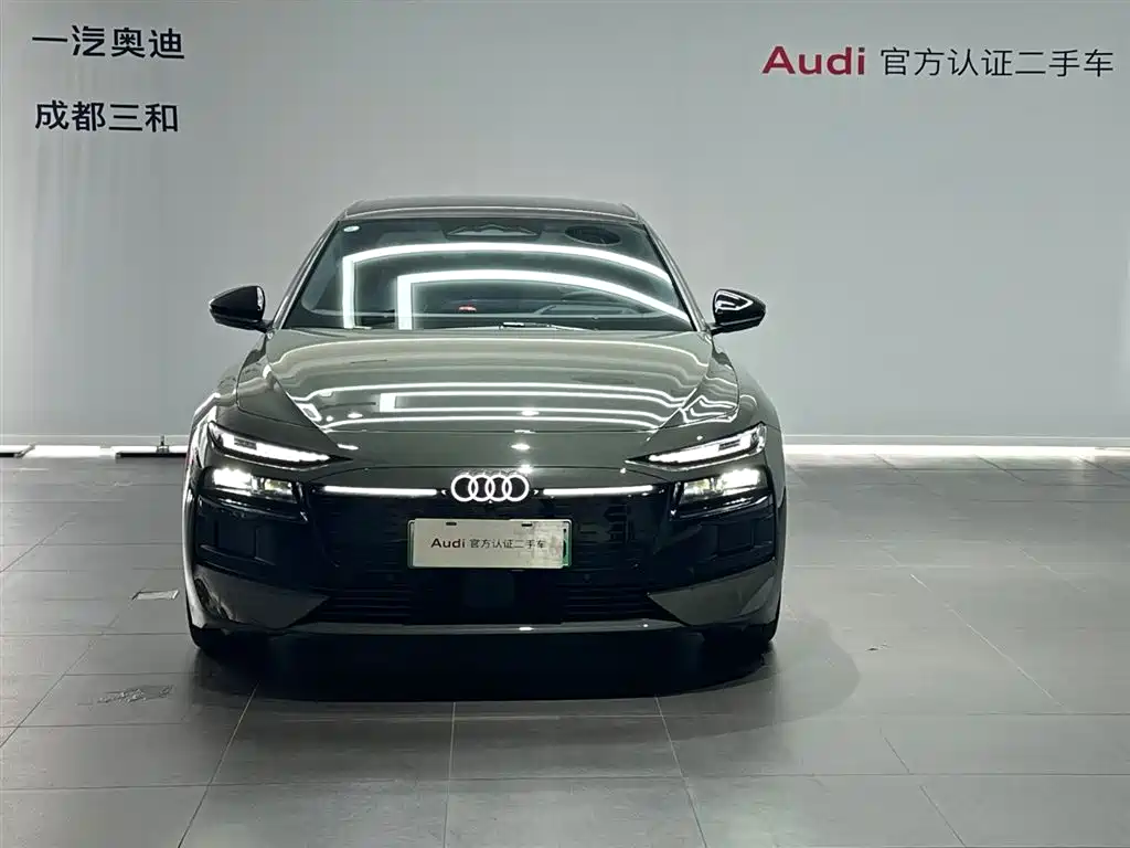 Фото 2 - Audi A6L e-tron