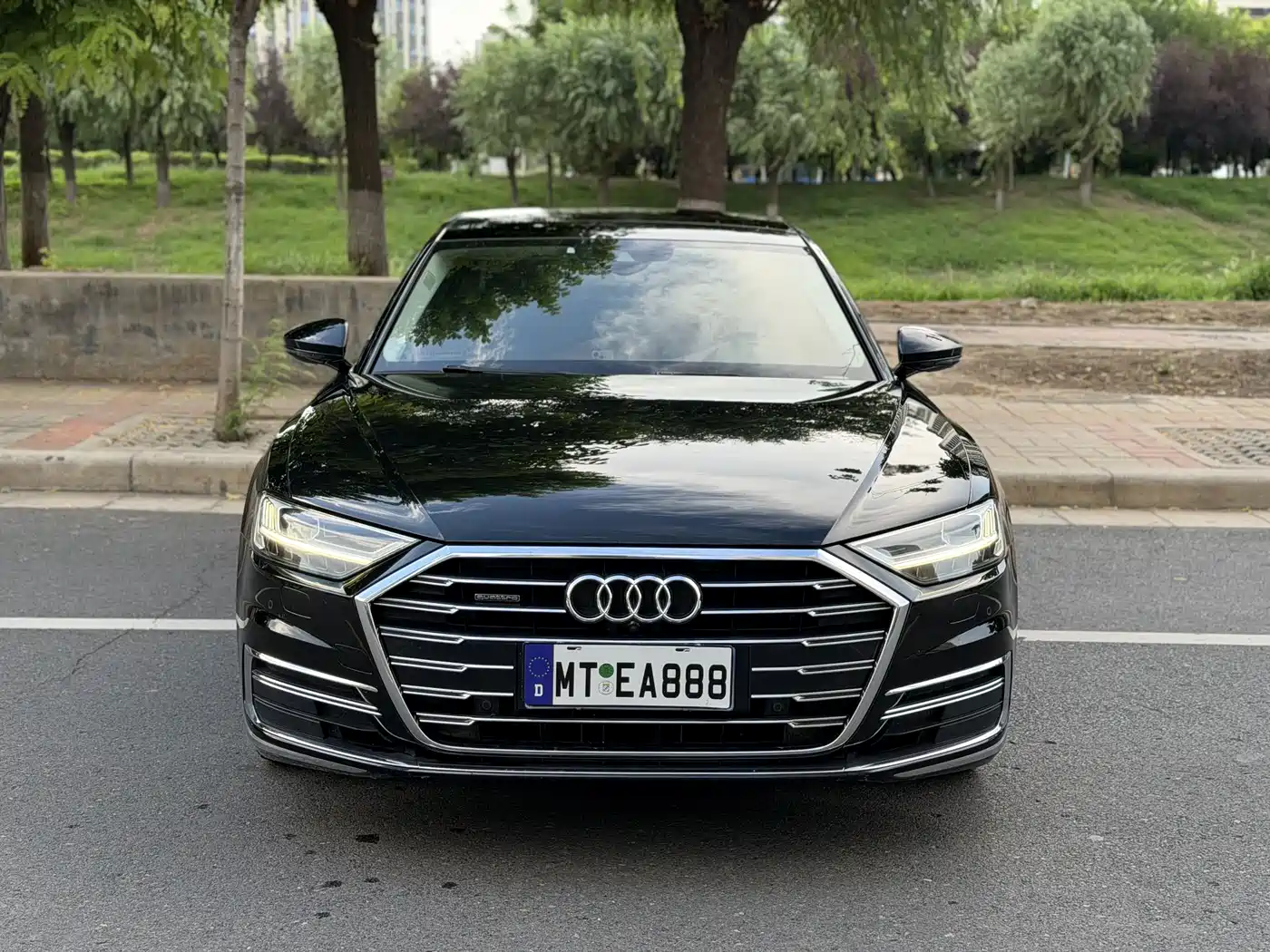 Photo 2 - Audi A8