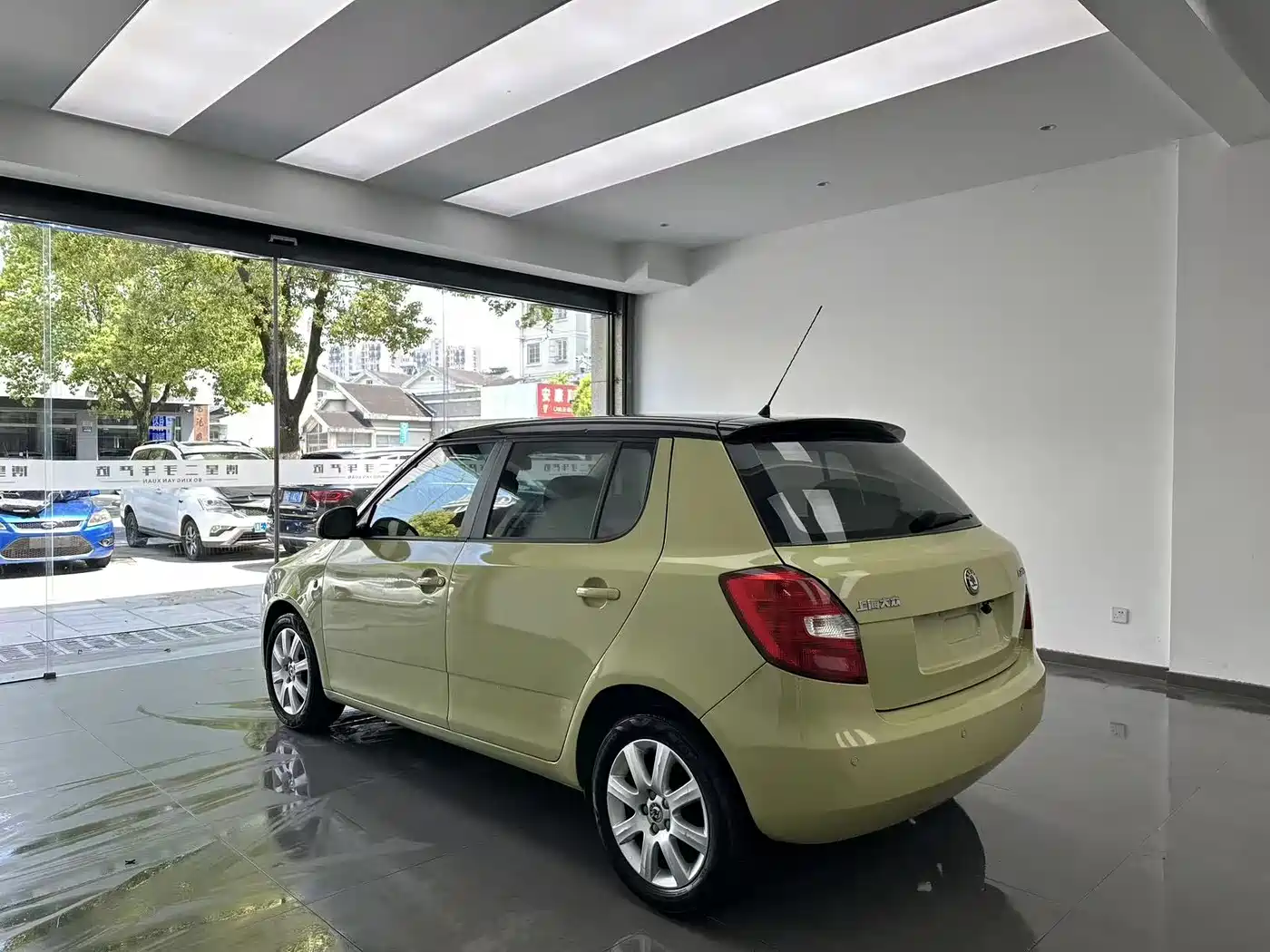 Škoda Fabia 2009 Model 1.6L Automatic JingLing Edition фото 7