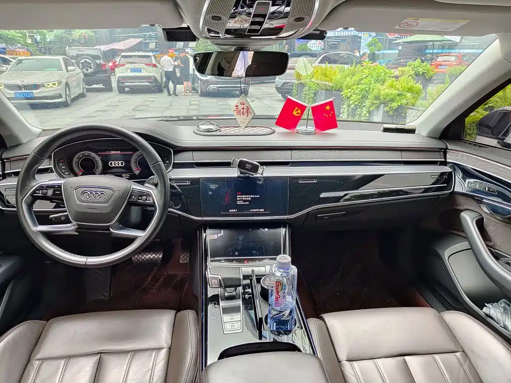 Фото 10 - Audi A8