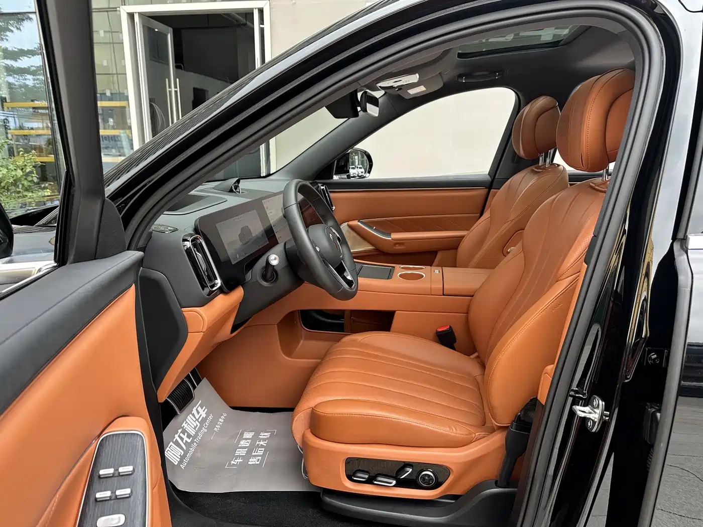 AITO Wenjie AITO M8 2025 Model Extended Range Max+ Edition 53.4kWh 6-Seater фото 6