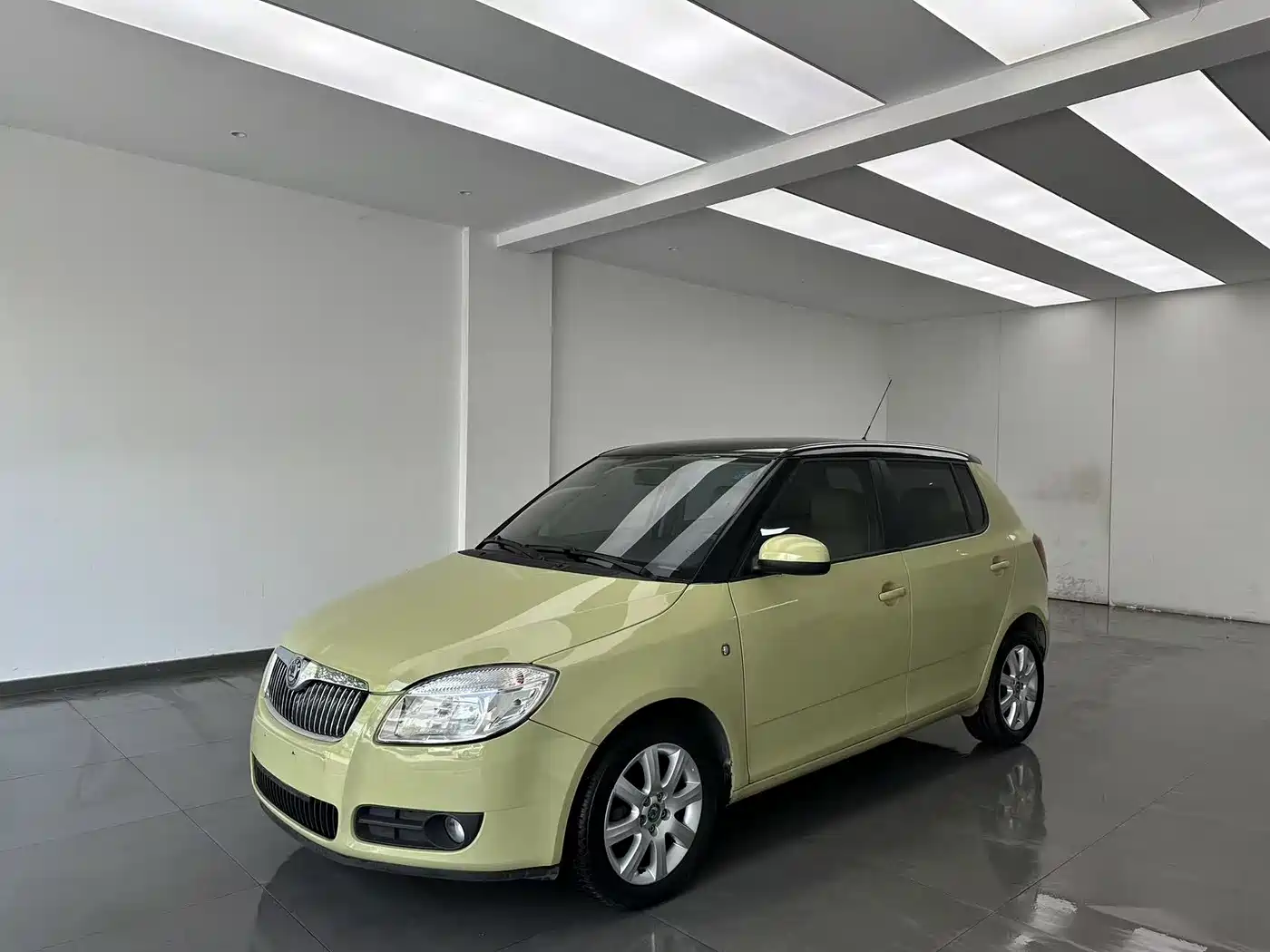 Škoda Fabia 2009 Model 1.6L Automatic JingLing Edition