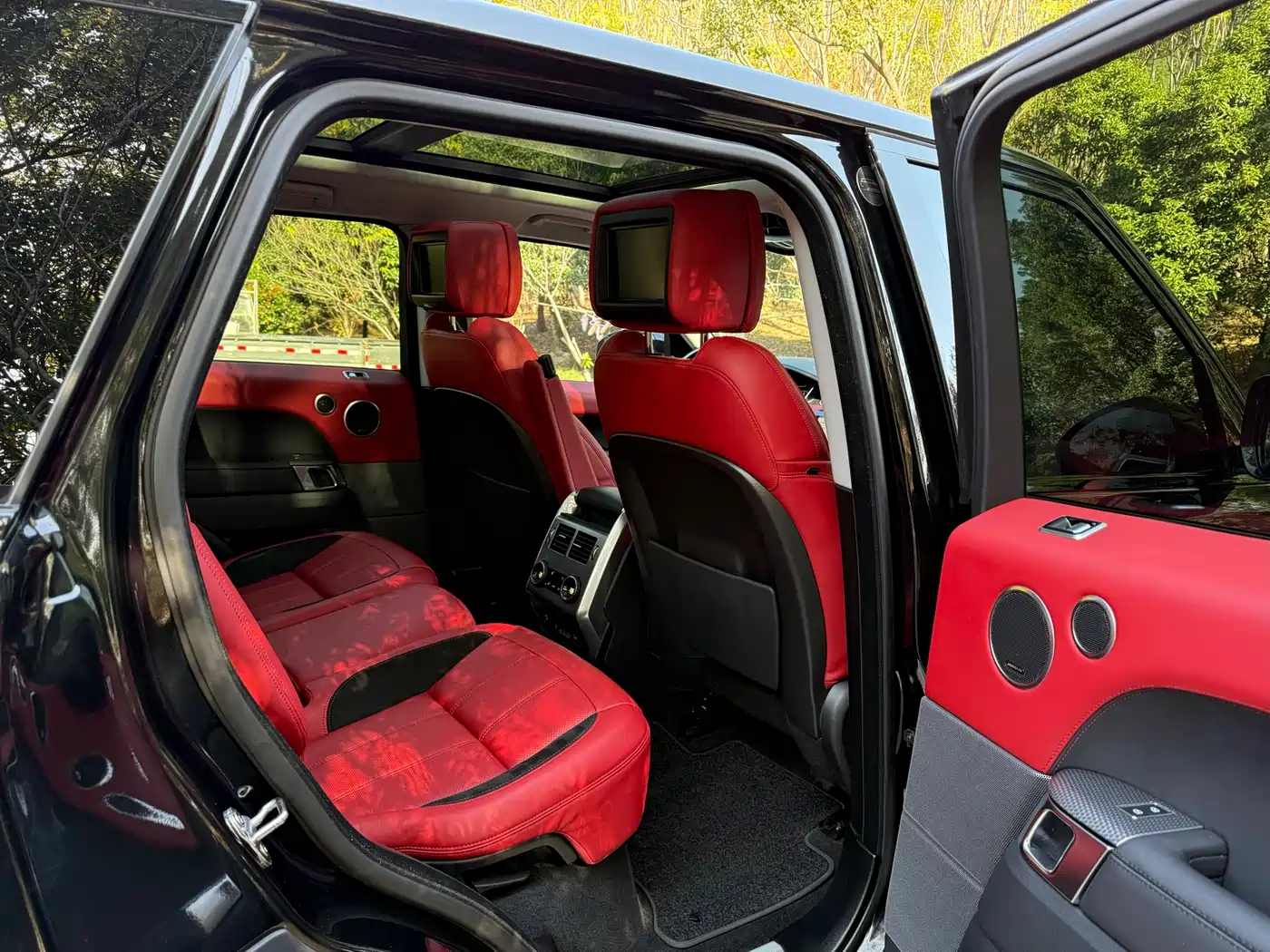 Land Rover Range Rover Sport 2022 3.0 L6 Gloss Black Edition фото 4
