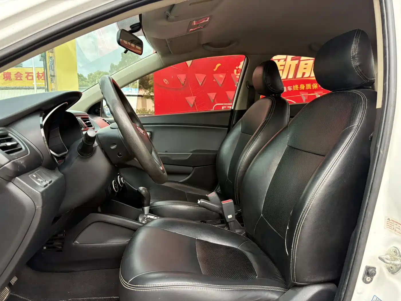Kia K2 2013 2011 Sedan 1.4L AT GLS