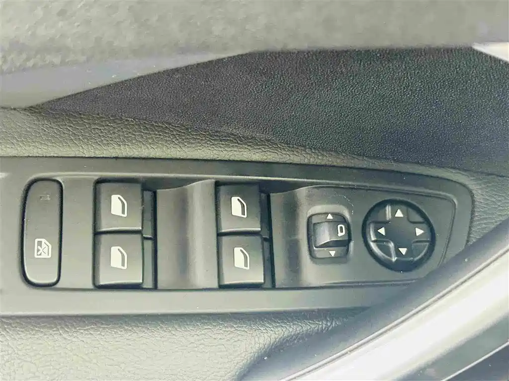 DS 5LS 2014 2014 1.8L Automatic Comfort VTi140
