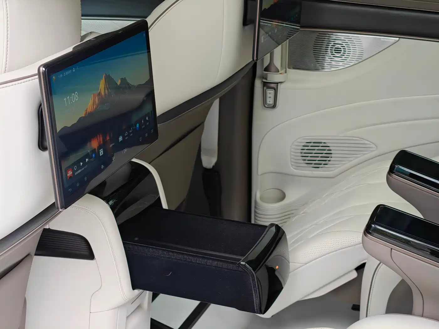 Denza D9 2022 DM-i 970 AWD Flagship фото 26