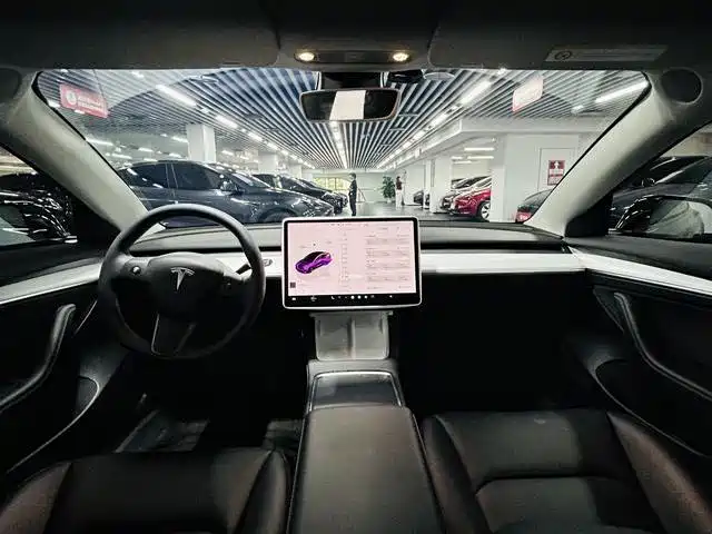 Фото 6 - Tesla Model 3