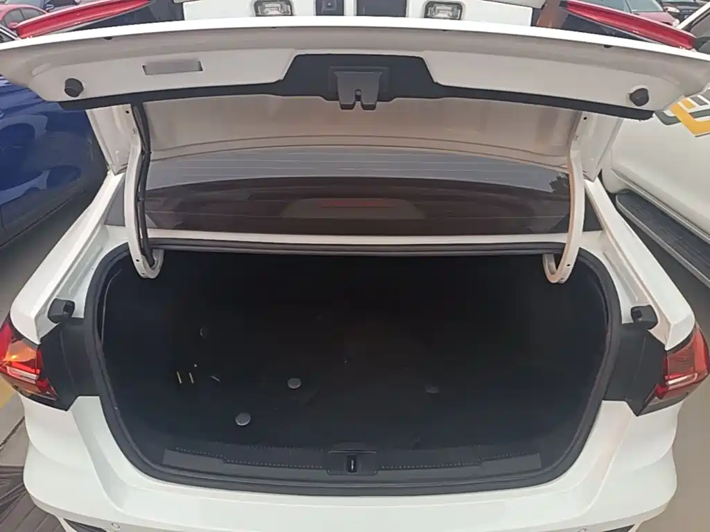 Photo 19 - Roewe i5