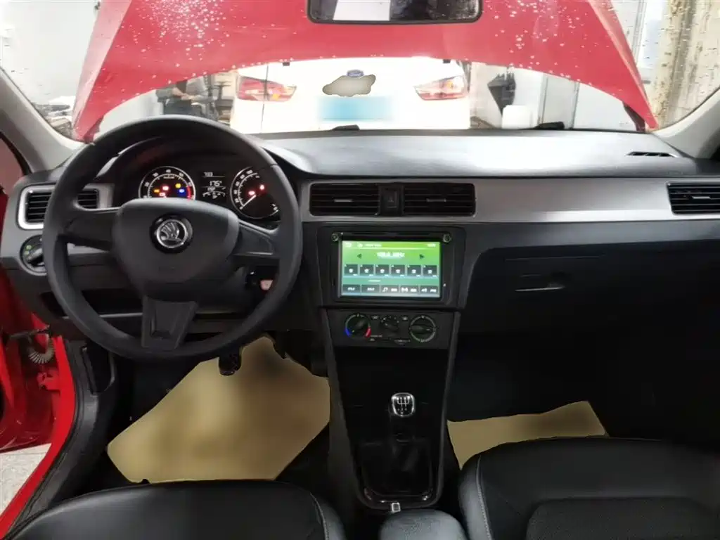 Škoda Skoda Rapid Spaceback 2016 Facelift 1.6L Manual Innovation Edition фото 10