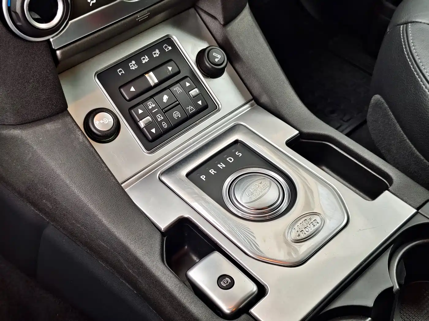 Land Rover Discovery 2016 3.0 SC Black Edition SE фото 19